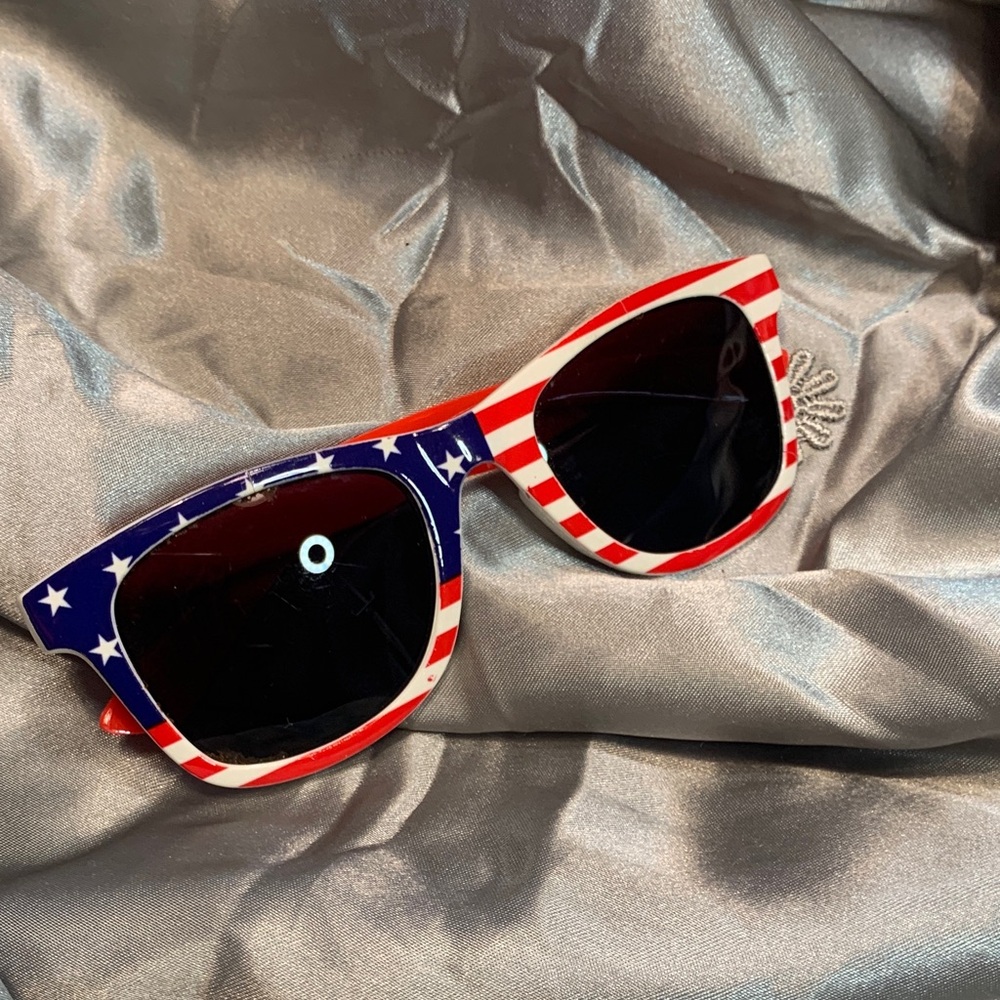 🌹American Flag Patriotic Sunglasses - KIDS Red, White & Blue